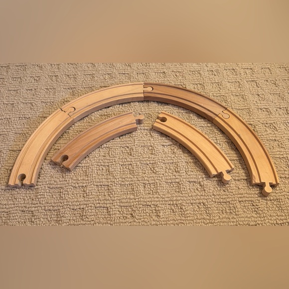 Wooden 6” curved railway compatible with Brio and Thomas - Picture 1 of 5